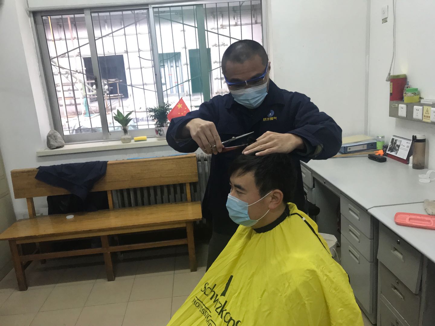 濟小華身邊的暖心“Tony”